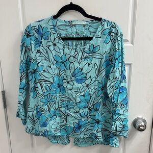 Cut Loose Size Medium 100% Linen Floral Top